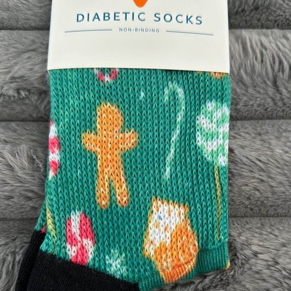 Viasox Diabetic Non Binding Casual Socks with Christmas Patterns - Picture 4 of 4